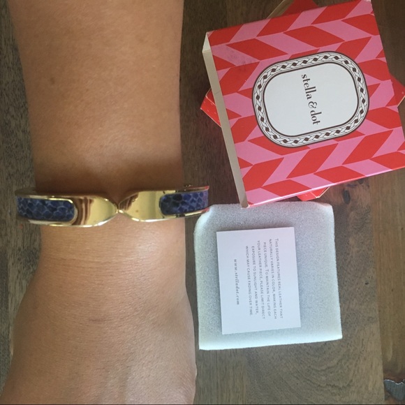 🇨🇦2/$15 Stella & Dot EMERSON BANGLE, leather - Picture 3 of 9